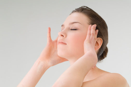 早起脸部浮肿怎么消除?脸部浮肿按摩消除方法